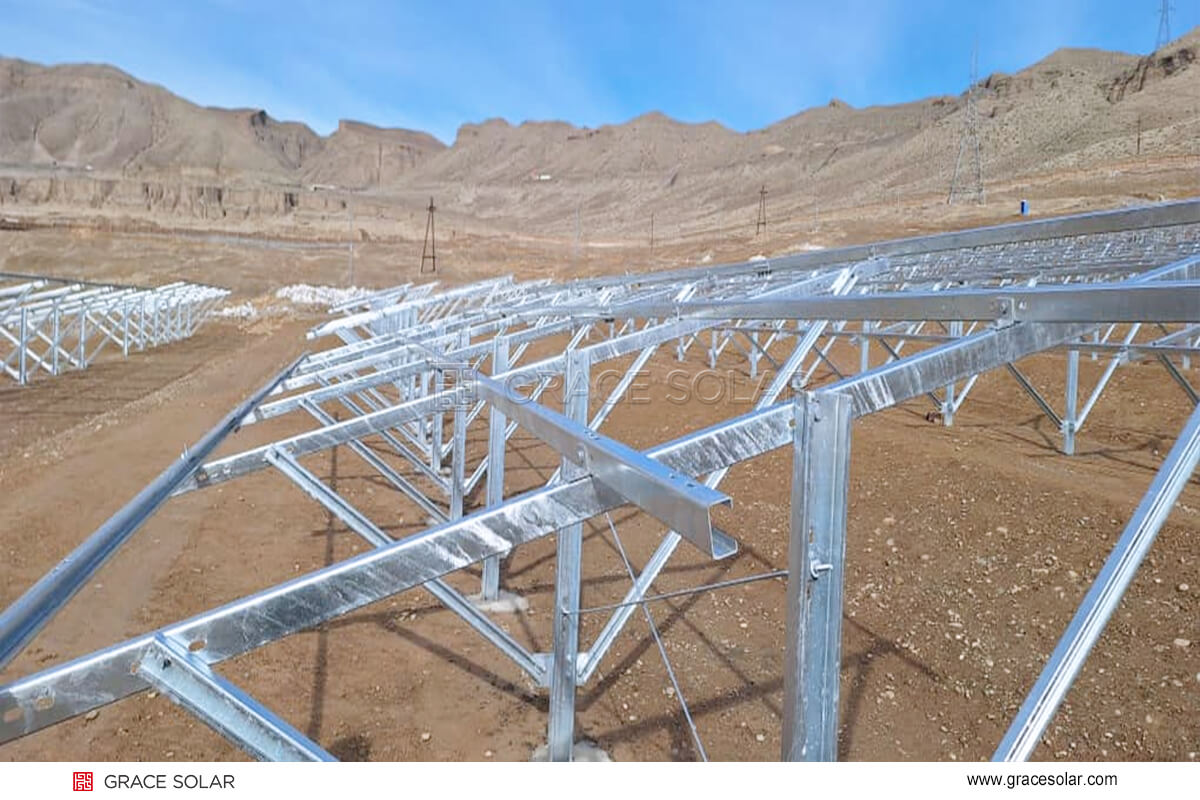 Grace-Solar-アルミニウム架台-砂漠設置事例